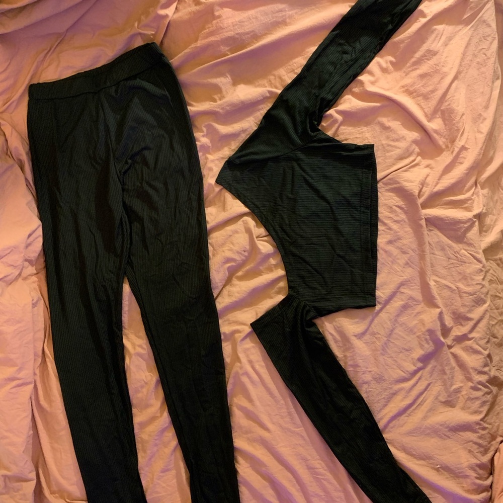 Black Women's Ribbed High-Waist Leggings - Picture 2 of 3
